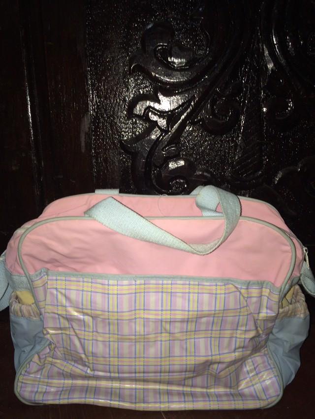 Baby diaper bag (Category: Diapers & Baby Wipes) located in Las Pinas. Submitted by jaziyah6 (Listing ID 175294371, Image 2). Description: Used baby diaper bag..