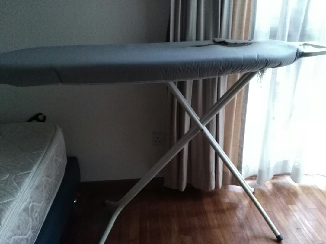 Ironing board, Home Appliances, Cleaning & Laundry on Carousell