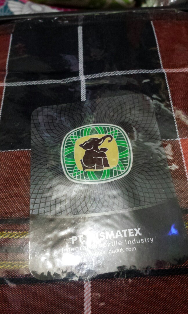Kain Pelikat Cap Gajah Duduk Men S Fashion Clothes On Carousell