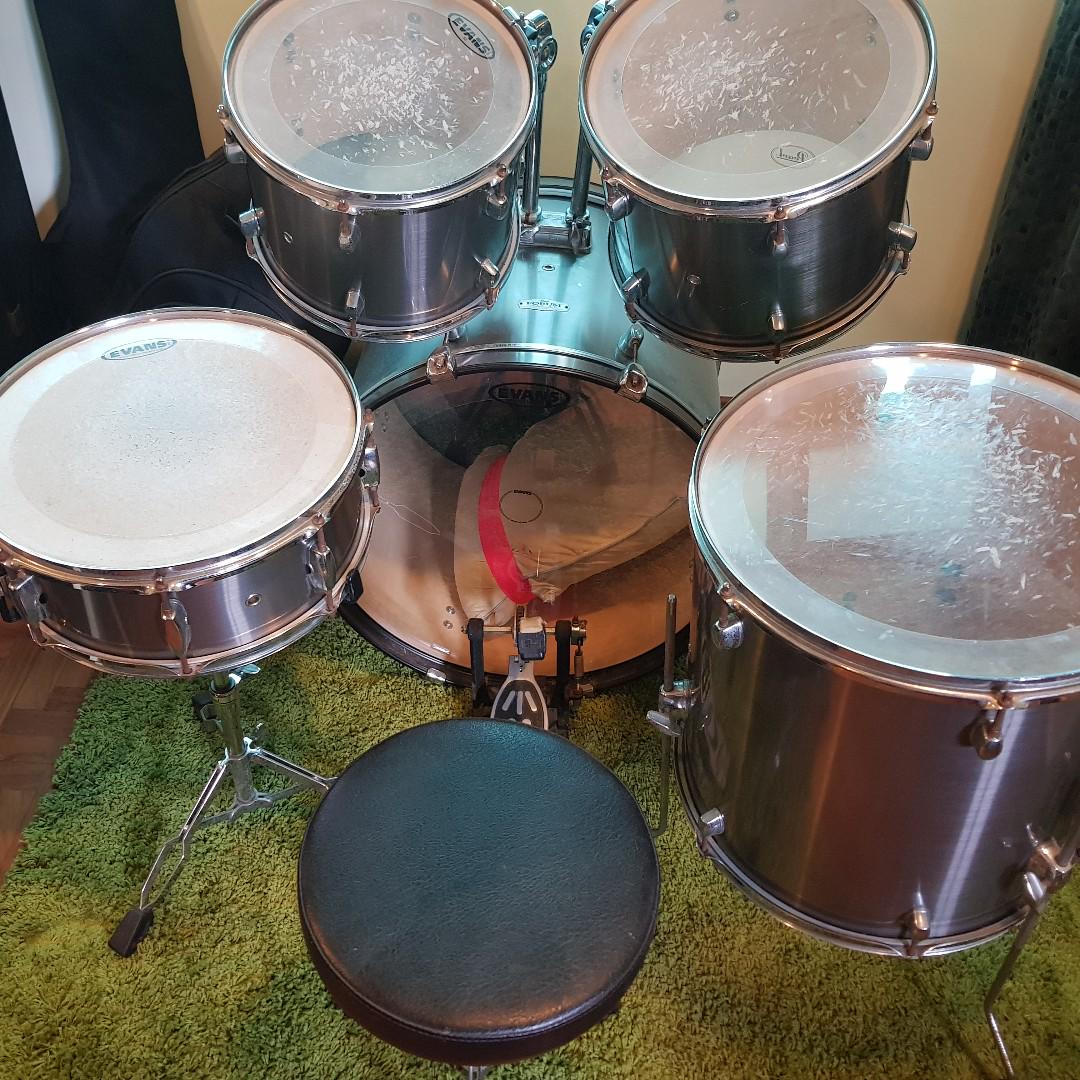 evans full drum set