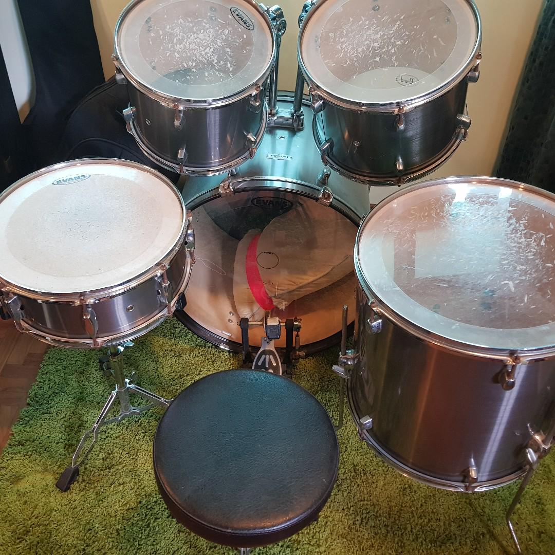 Price drop No Cymbals Pearl Forum Drum set with Quality Evans G2 Drum heads and a free stick holder