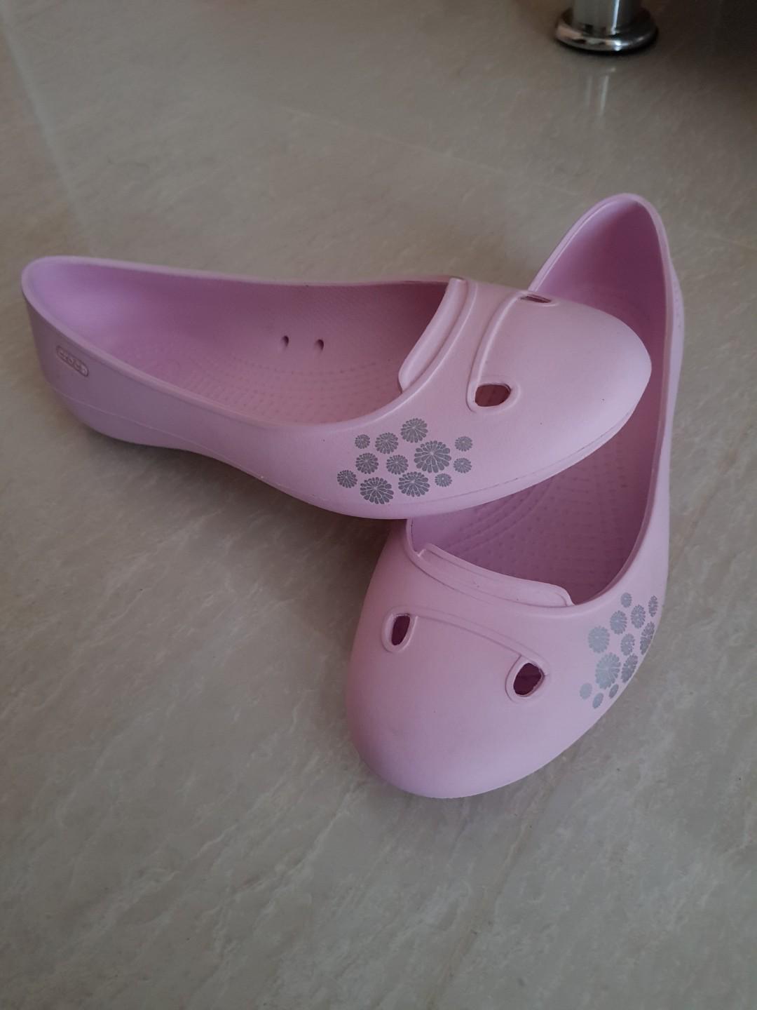 Pink Crocs Women size W6, Women's 