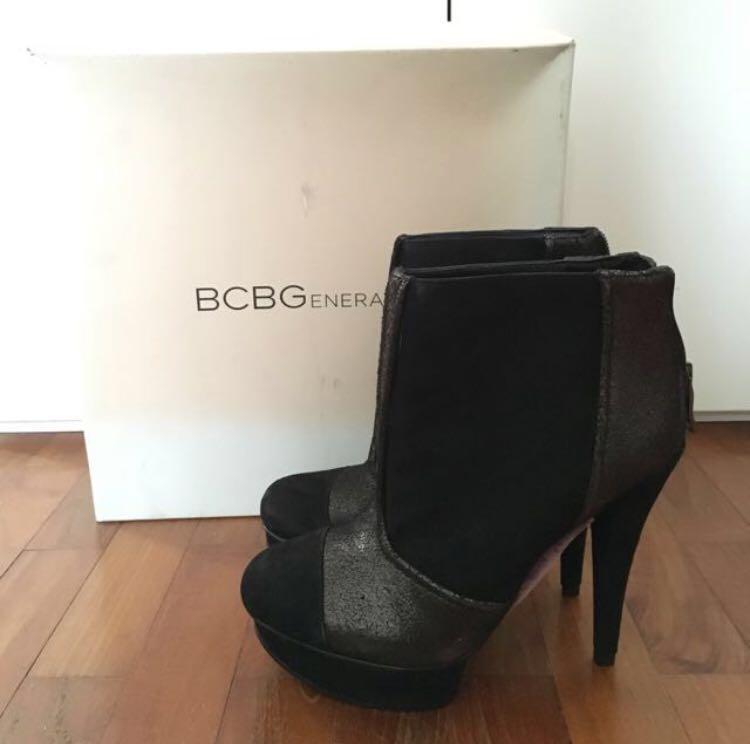 bcbg black suede booties