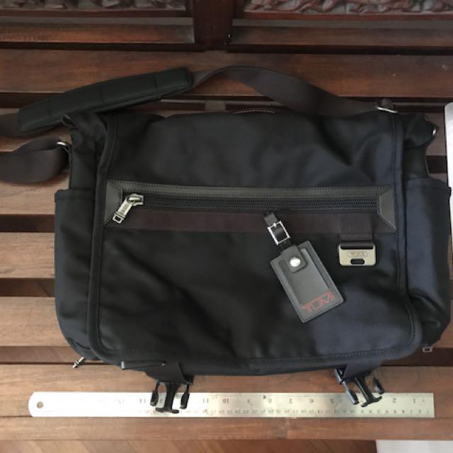 Tumi northlake on sale expansion messenger bag