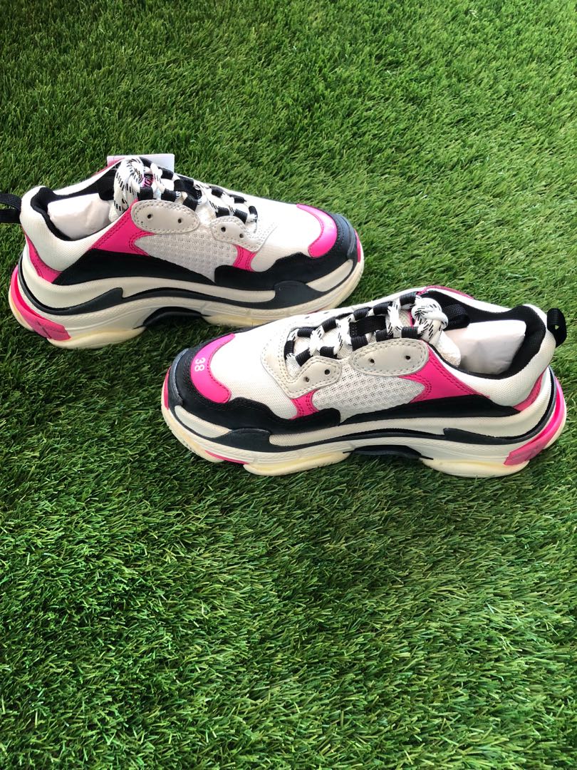 Balenciaga Triple S Pink Women S Fashion Shoes Sneakers On Carousell