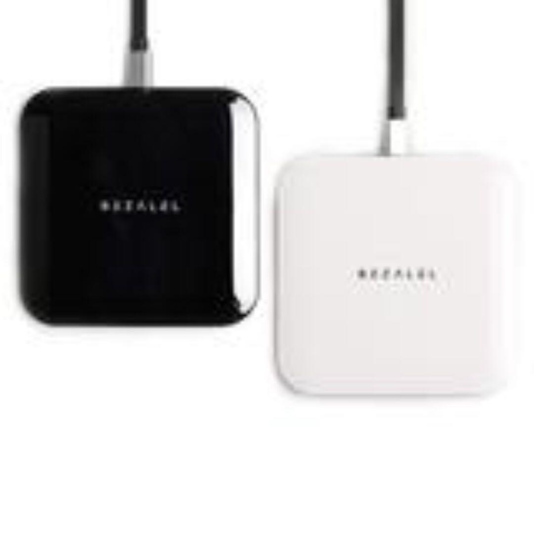 Bezalel Futura X Wireless Charger Mobile Phones Tablets Mobile Tablet Accessories Mobile Accessories On Carousell Iphone serileri icin 7,5w samsung serisi icin 10w hizli şarj destegi saglar. carousell