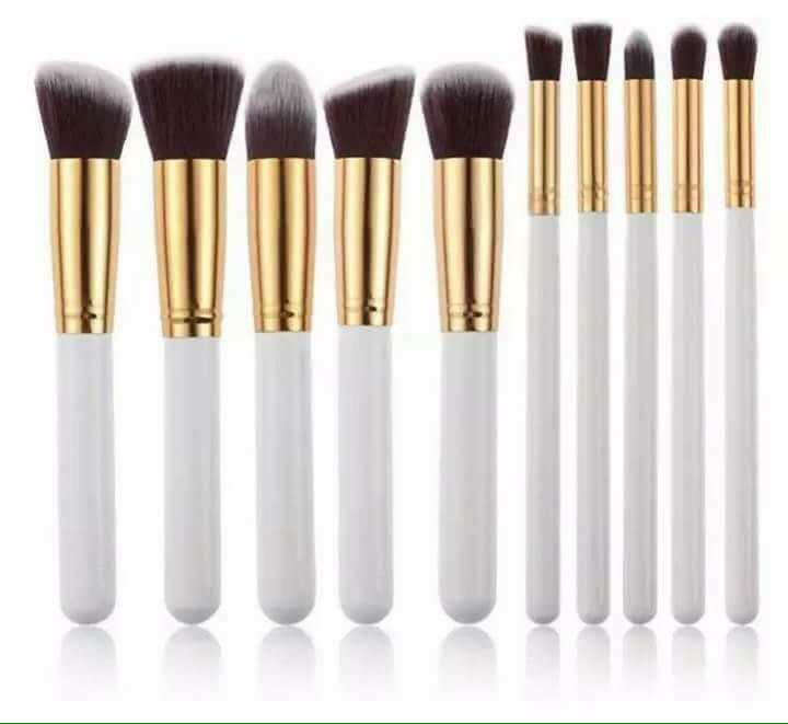 Brush Set (Category: Other Accessories) located in Singapore. Submitted by sweetyzzz (Listing ID 175368073, Image 1). Description: .