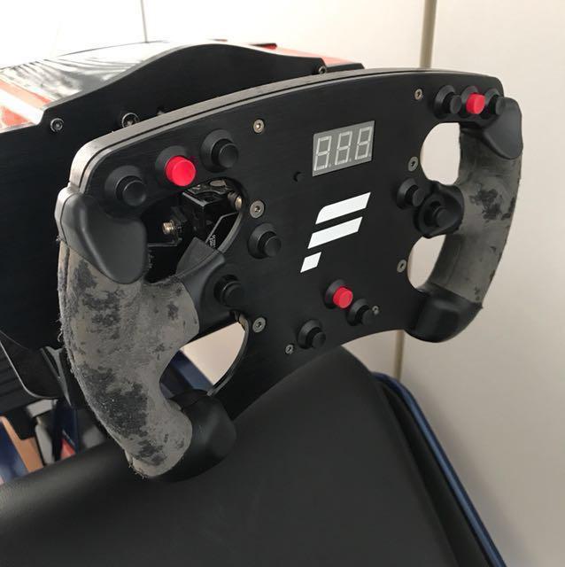 Formula 1 - PLAYSEAT(REDBULL) + Fanatec F1 Racing Wheel (PS3 & Xbox360) can be use for PS4/Xbox 