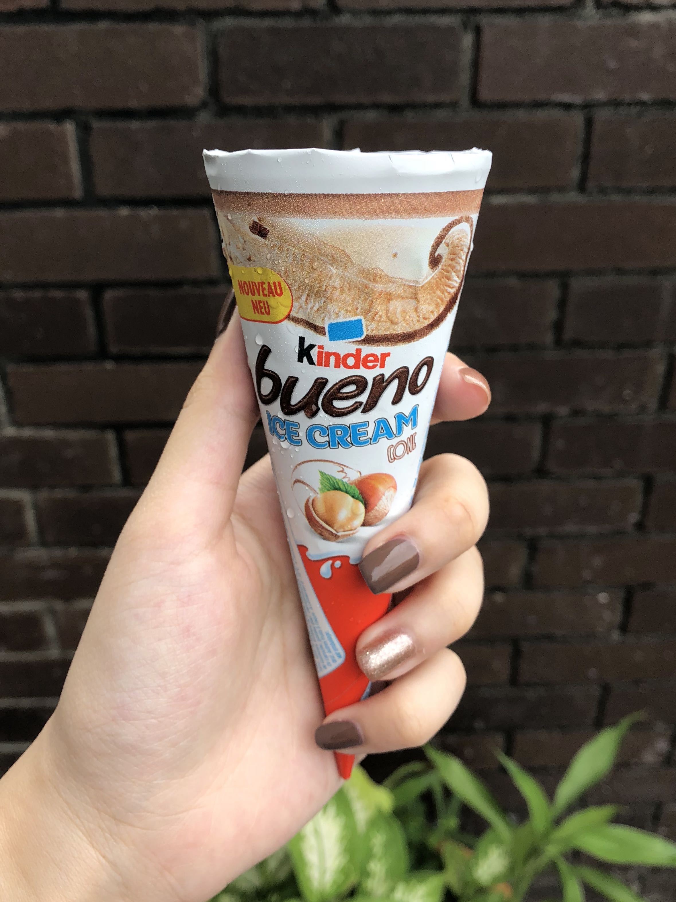Kinder Bueno Ice Cream Cone Food Drinks Packaged Instant Food On Carousell