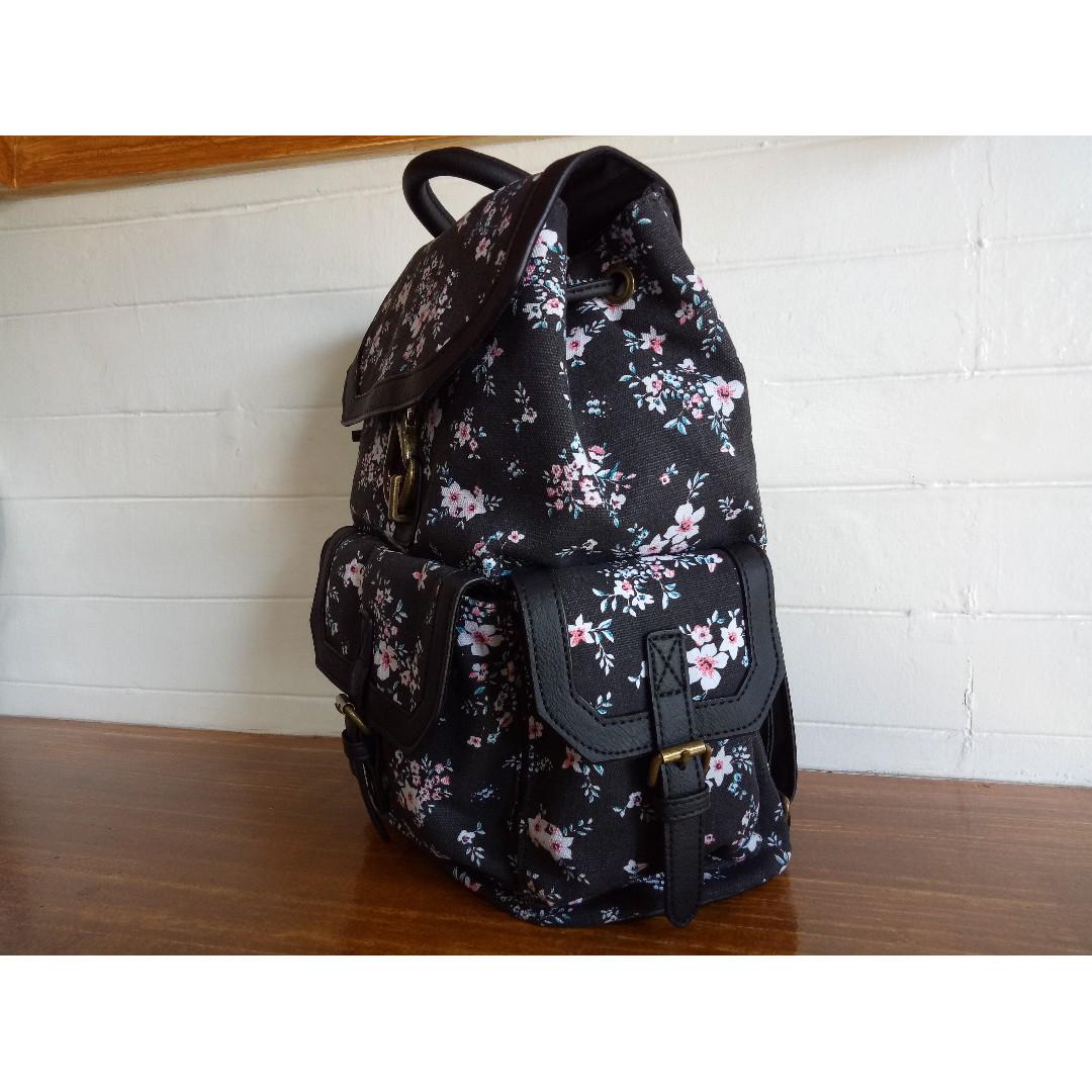 Canvas flap backpack 2025