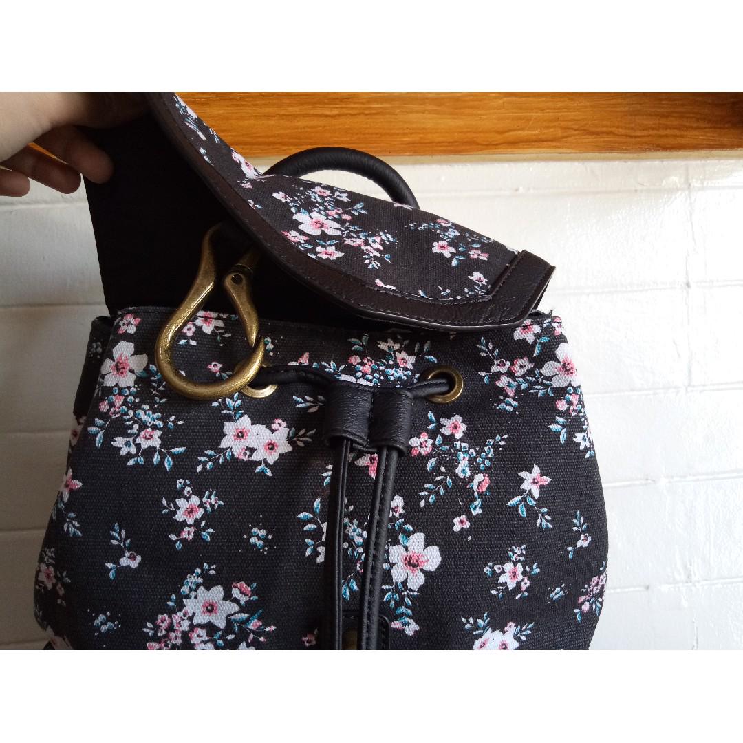 Canvas flap backpack discount