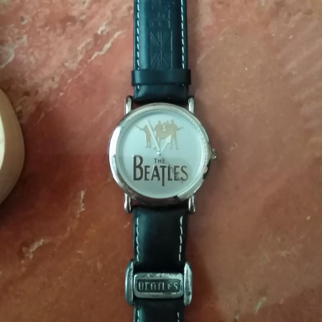 THE BEATLES WATCH WITH WOODEN GUITAR CASE Beatles