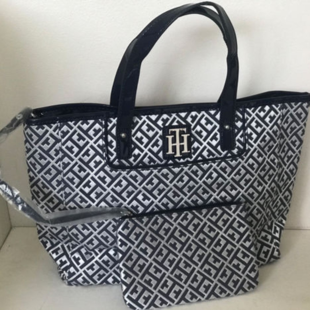 Tote bag with wristlet clearance