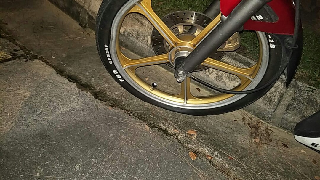 Mobile bike 2025 tyre repair