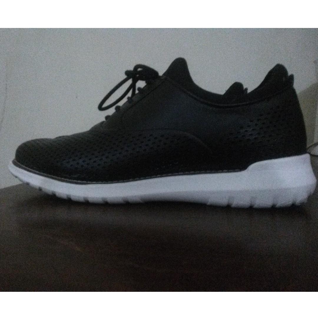 Zara Man Sporty Shoes With Lightweight Soles Sold Fesyen Pria Sepatu Sneakers Di Carousell