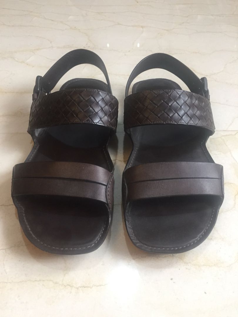 Bottega Veneta sandals Fesyen Pria Sepatu Sandal di Carousell