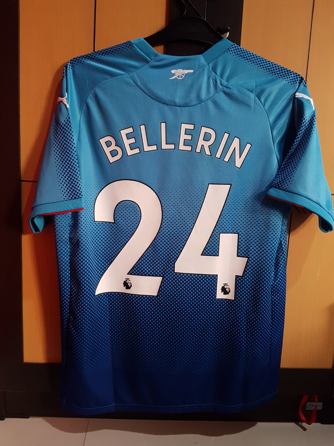 Jersey Arsenal Away 17 18 Sports Other Sports Equipment On Carousell