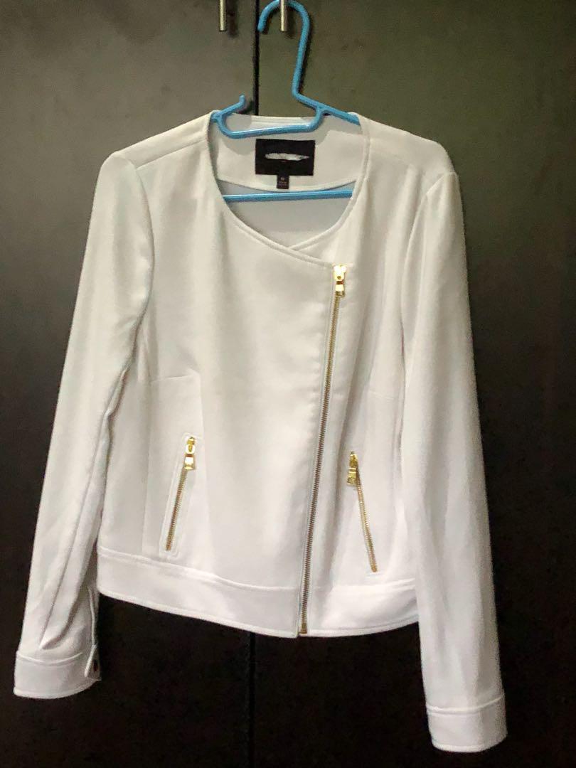 white trendy jacket (Category: Coats, Jackets and Outerwear) located in Pasig City. Submitted by klanza (Listing ID 173870151, Image 1). Description: in great condition can be worn for smart casual.