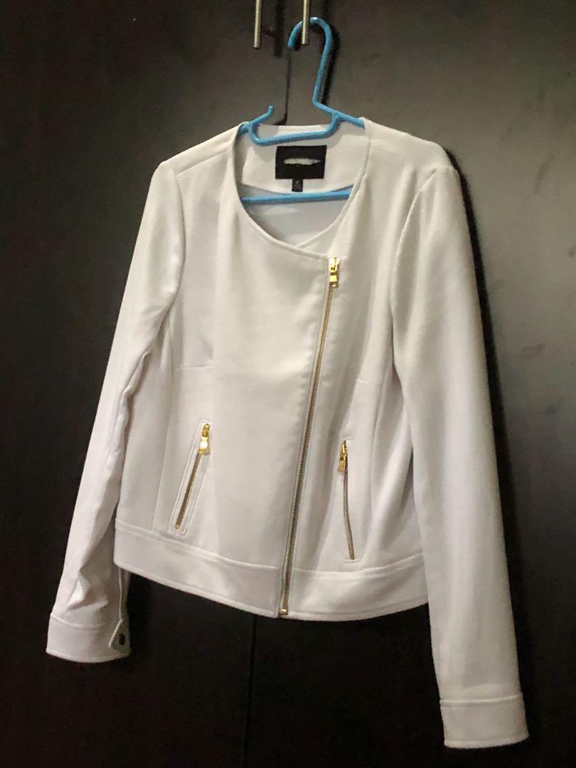 white trendy jacket (Category: Coats, Jackets and Outerwear) located in Pasig City. Submitted by klanza (Listing ID 173870151, Image 3). Description: in great condition can be worn for smart casual.