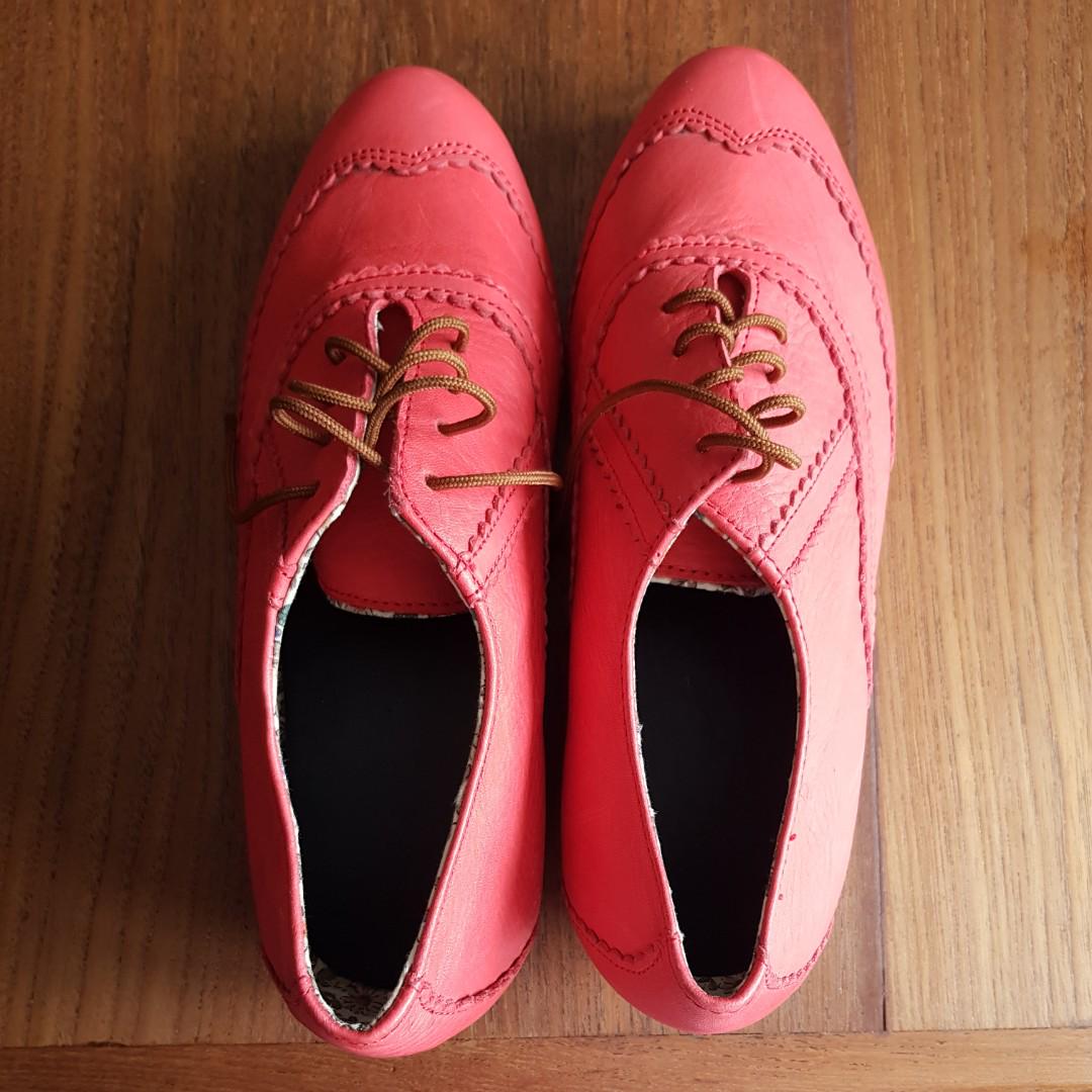 Brand new Brogue coral shoes UK size 5