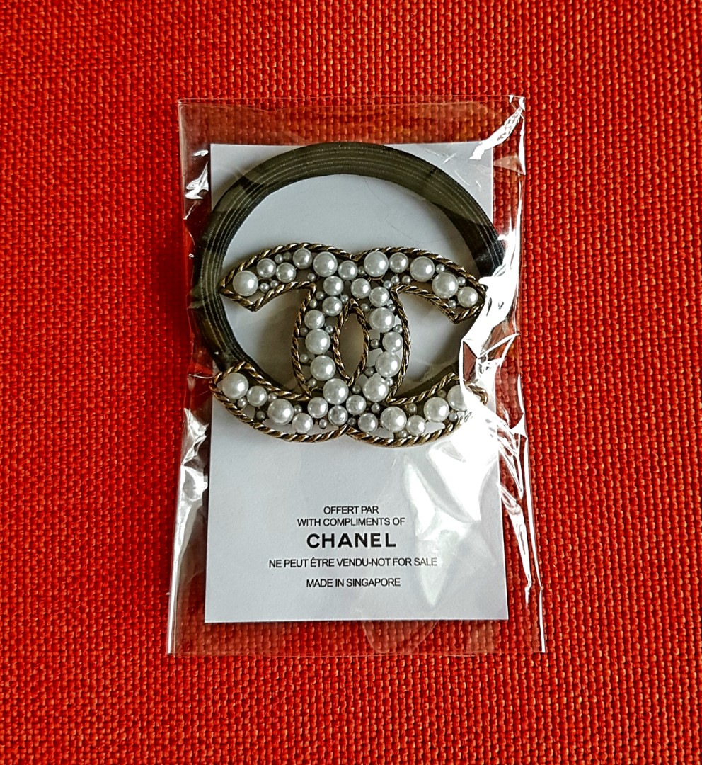 Chanel vip brooch 2025