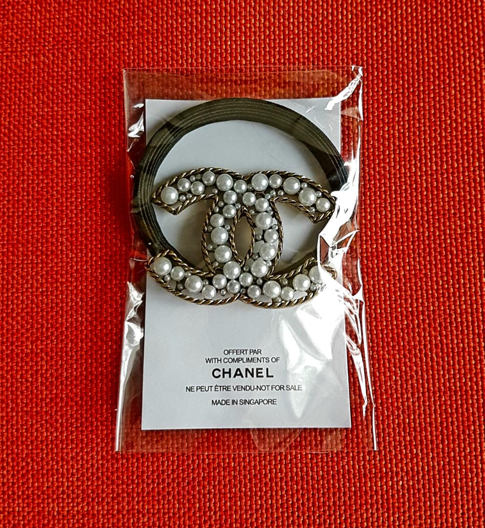 CHANEL VIP Pearls & Vintage gold tone Large CCTV Logo Hair Ties