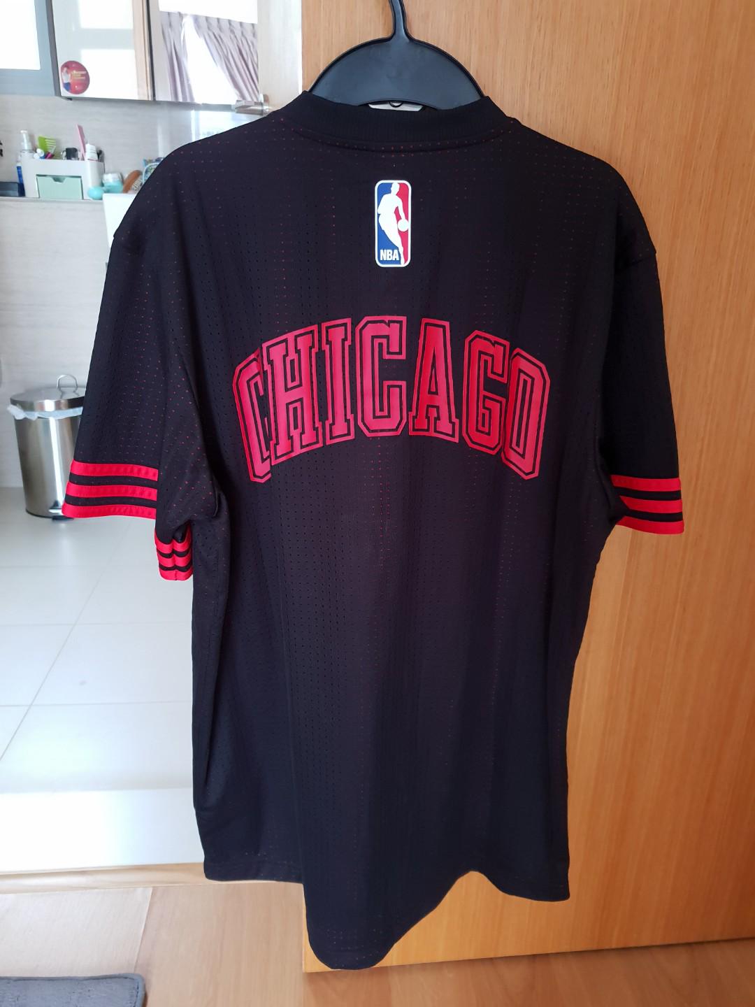 chicago bulls on court shooting shirt