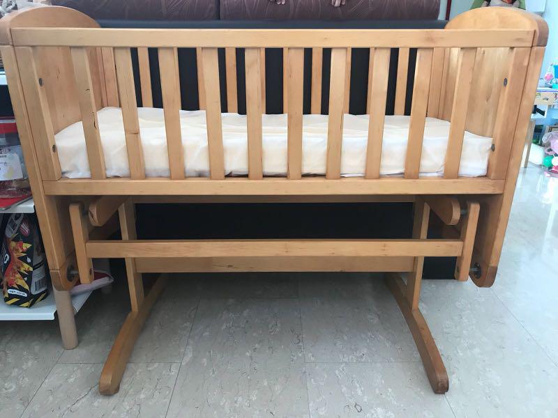 Deluxe gliding crib top