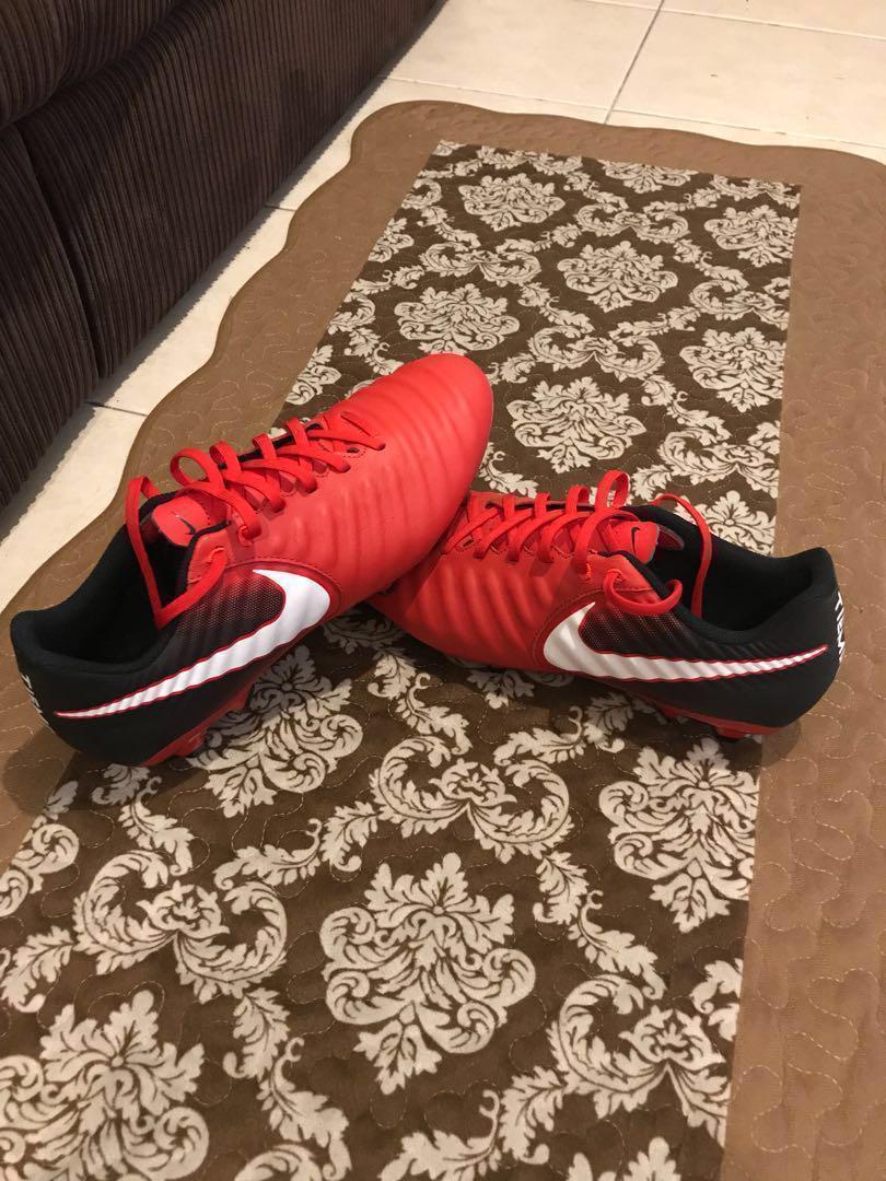 nike football boots size 10.5