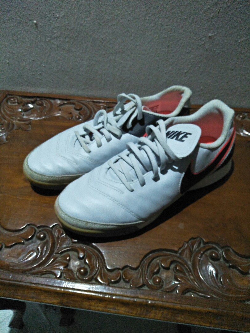 nike tiempo futsal shoes