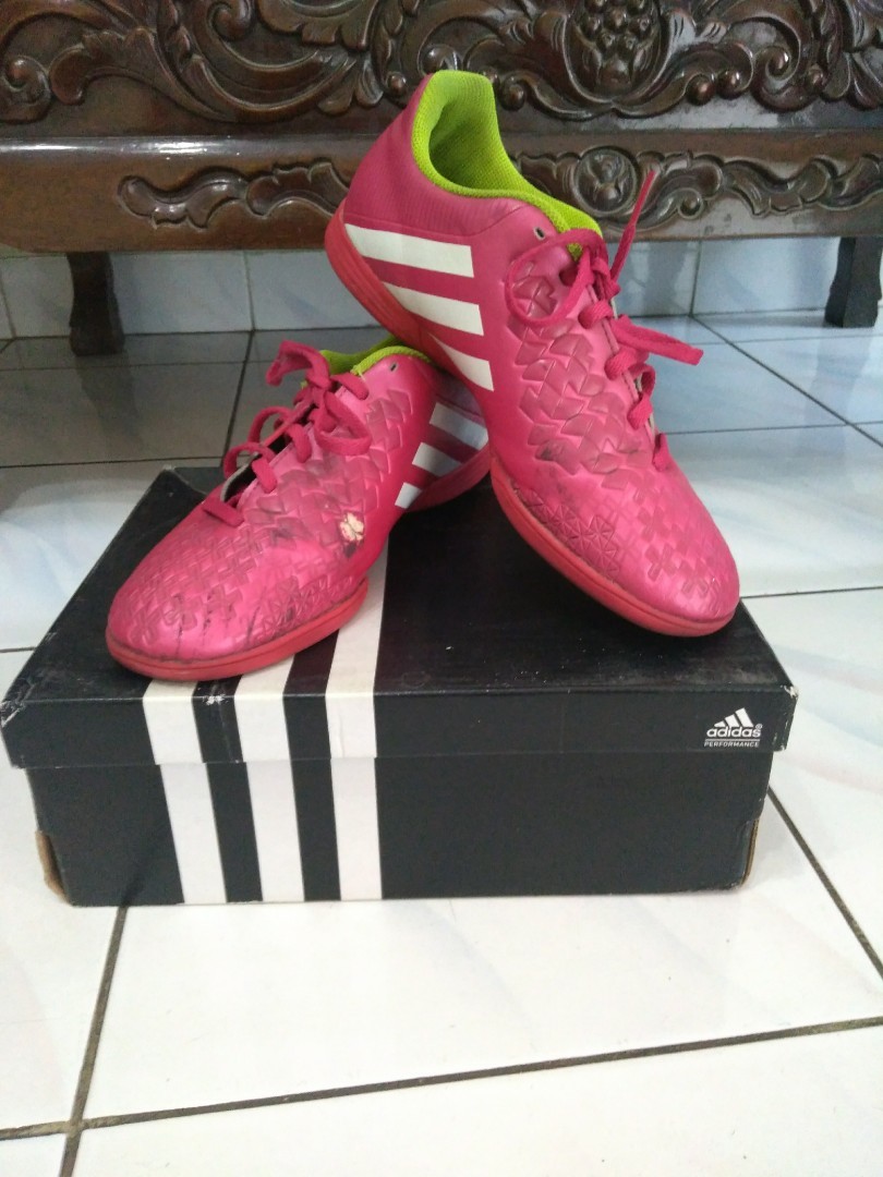 Sepatu Futsal Adidas Original Olah Raga Perlengkapan Olahraga Lainnya Di Carousell