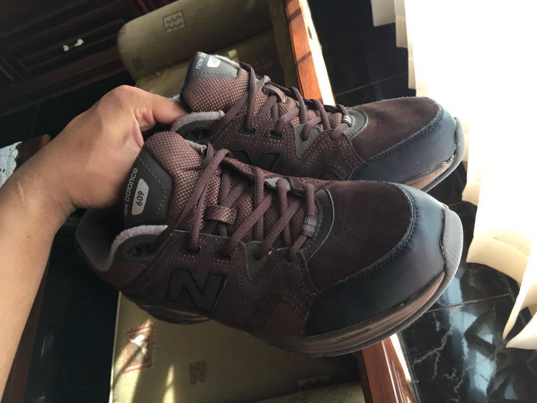 Sepatu new balance 609 brown suede ORI, Fesyen Pria, Sepatu di Carousell