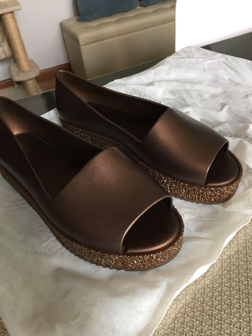 Melissa puzzle ad slip on store