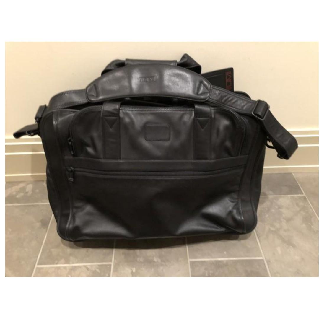 tumi weekender bag