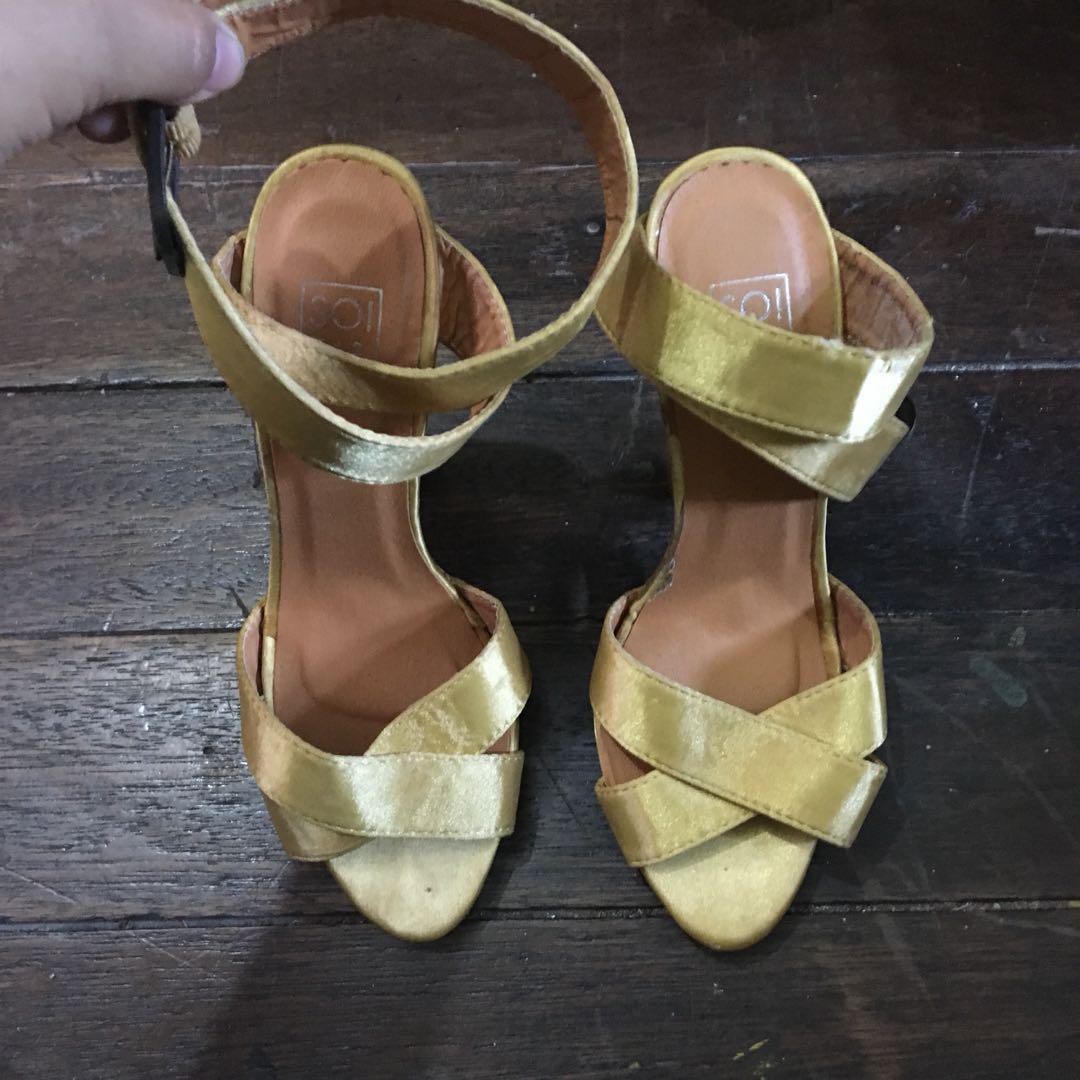 tan heels size 5