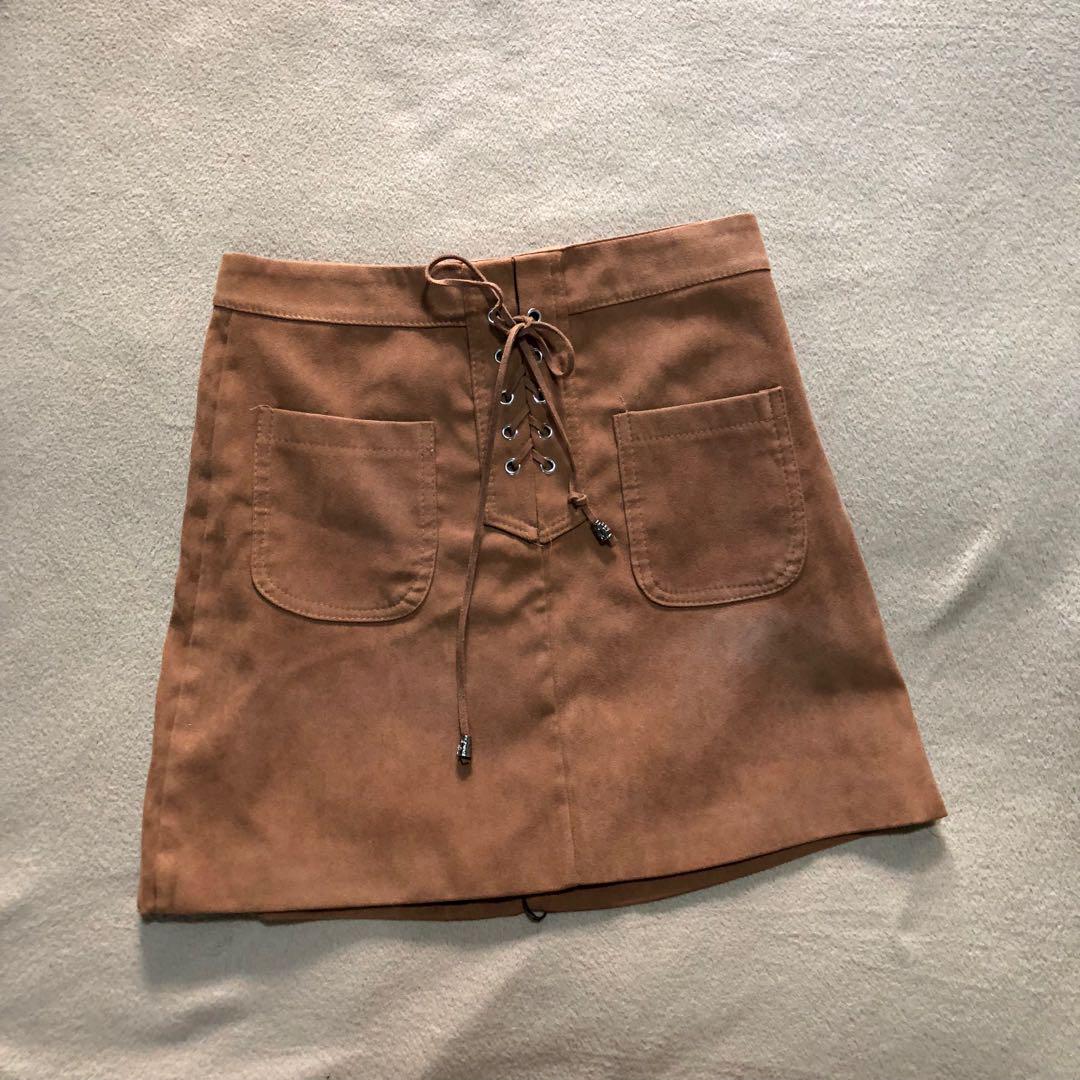 Coordinates (Category: Sets or Coordinates) located in Manila. Submitted by anneofficial (Listing ID 176038763, Image 2). Description: Top- free size fits to S-M Skirt- medium .