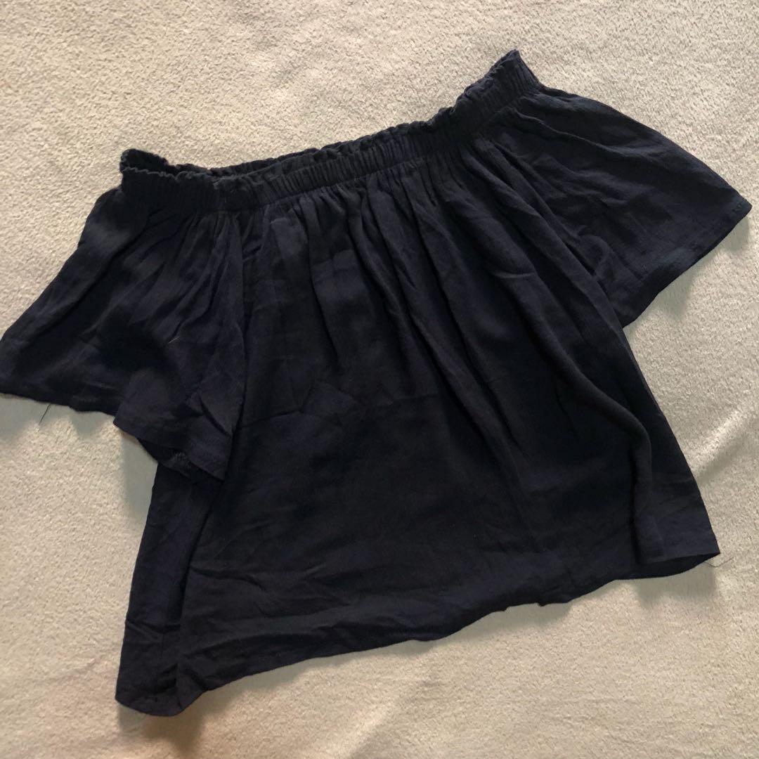 Coordinates (Category: Sets or Coordinates) located in Manila. Submitted by anneofficial (Listing ID 176038763, Image 3). Description: Top- free size fits to S-M Skirt- medium .
