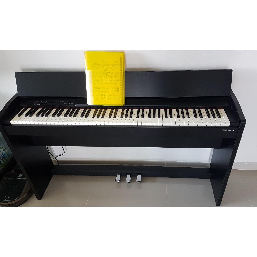 1 yr old Digital Piano (Roland F-140R), Hobbies & Toys, Music