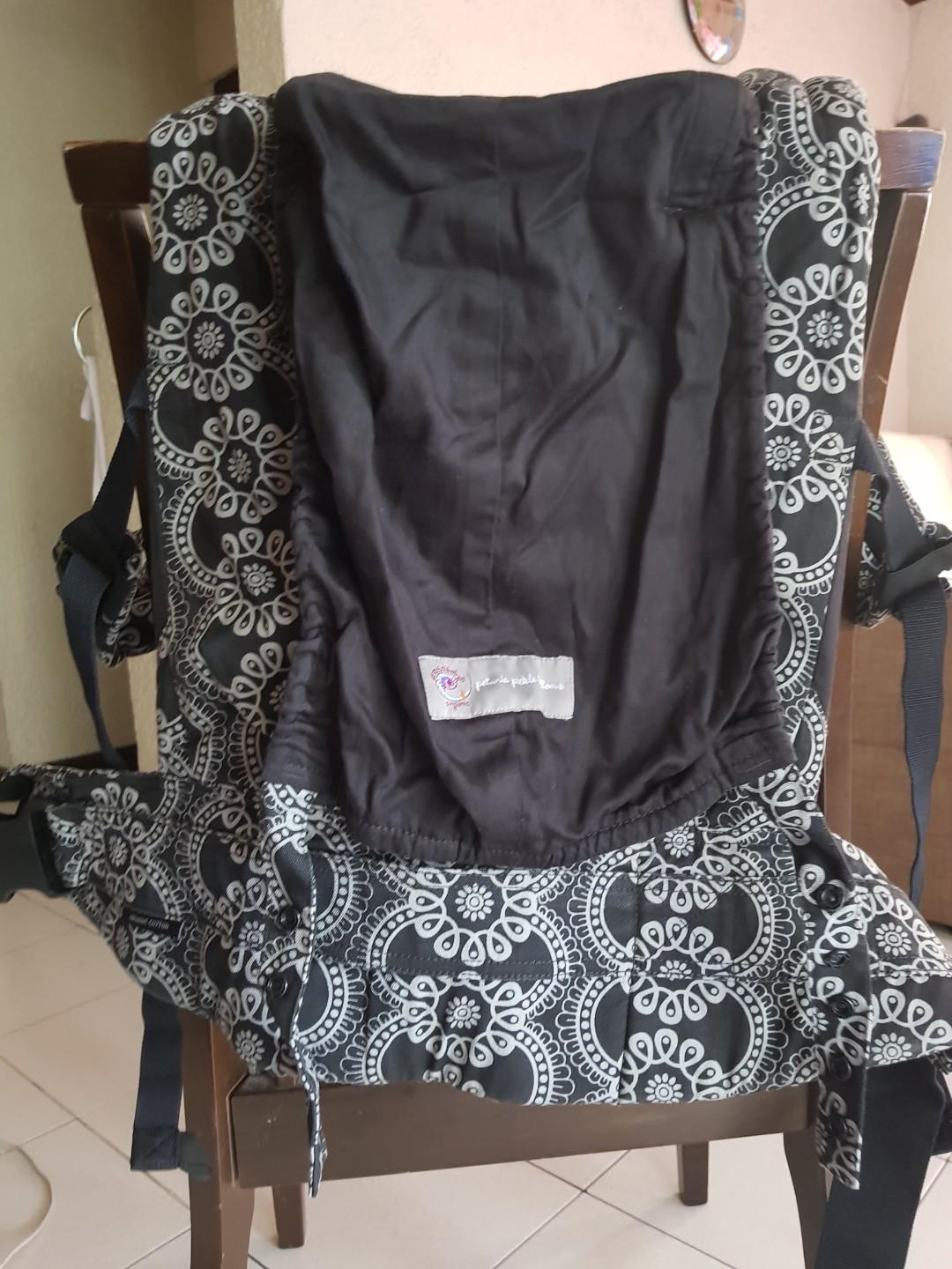 Ergo baby carrier in Organic Black Petunia Pickle Bottom grey