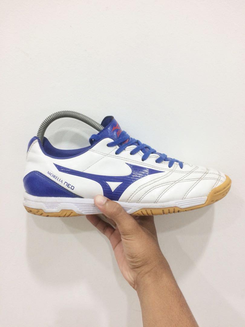 kasut futsal mizuno