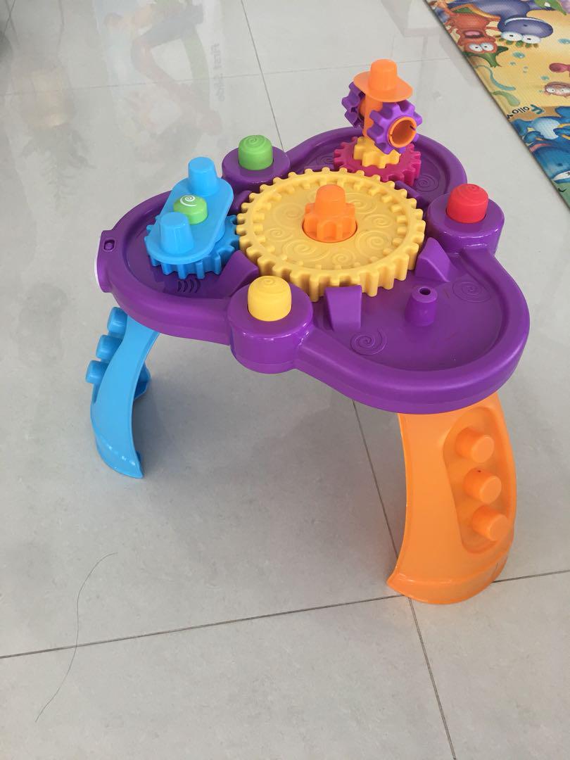 giggly gears twirl table