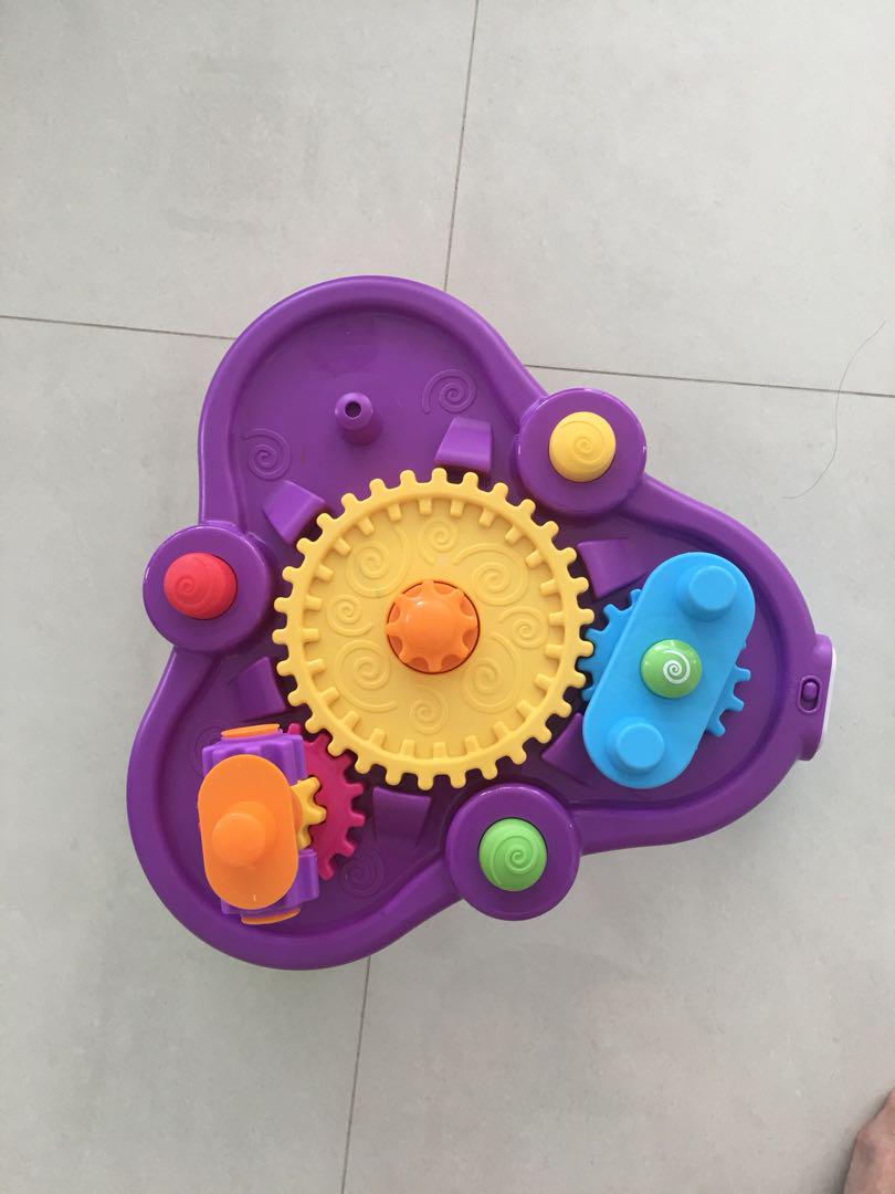 giggly gears twirl table