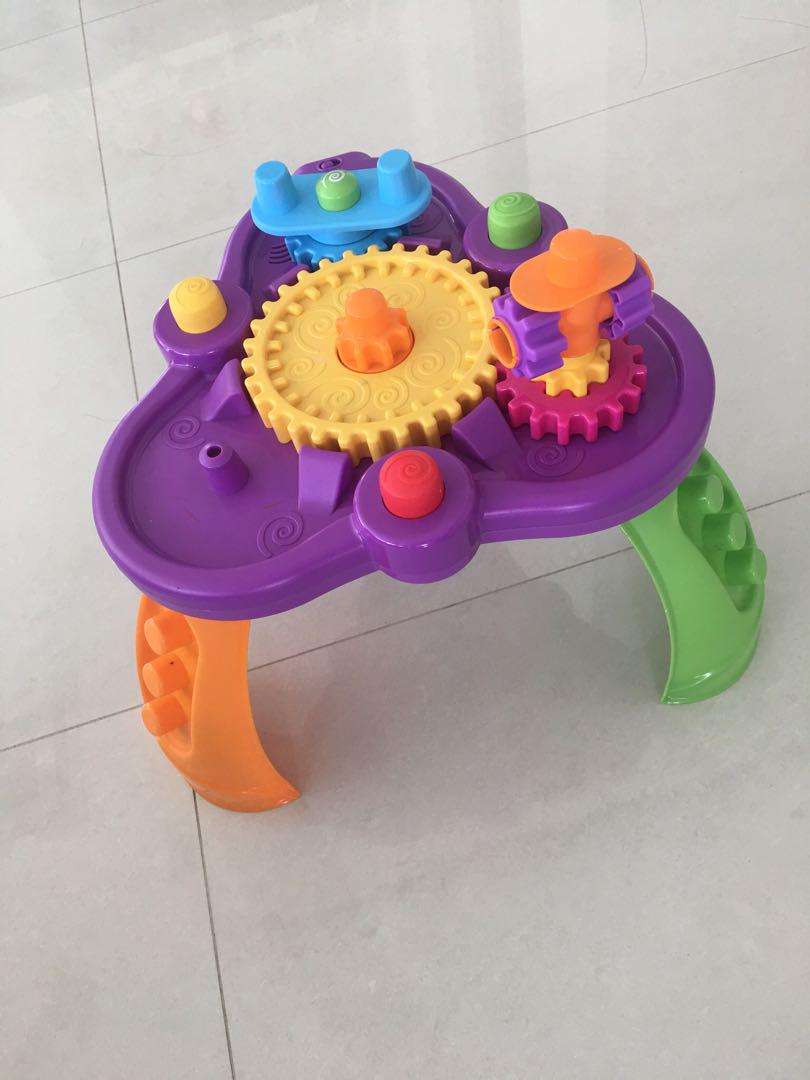 giggly gears twirl table