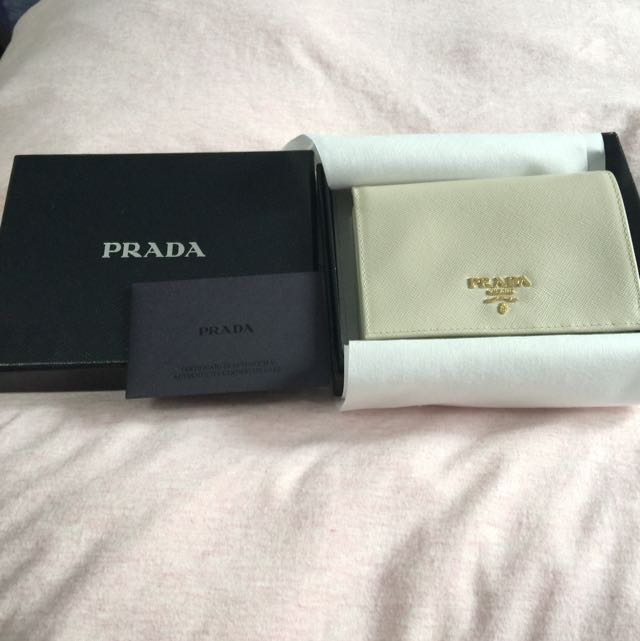 prada saffiano wallet price