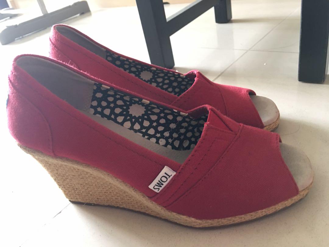 toms peep toe wedges