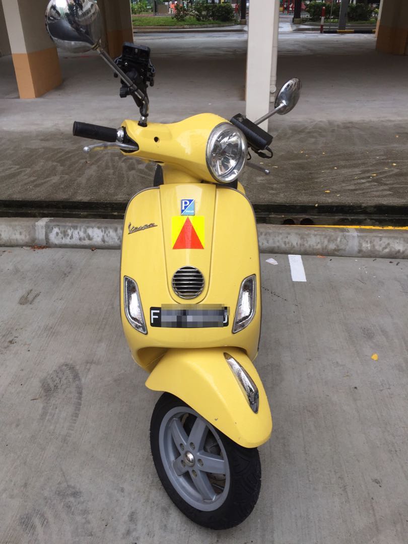 Vespa Lx150 Yellow Motorbikes Motorbikes For Sale Class 2b On