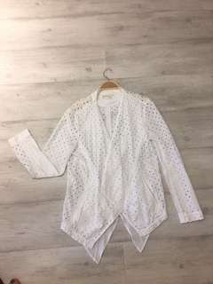 DKNY 純棉鏤空口袋罩衫S，胸圍：36吋，衣長72cm,9成新沒有污點