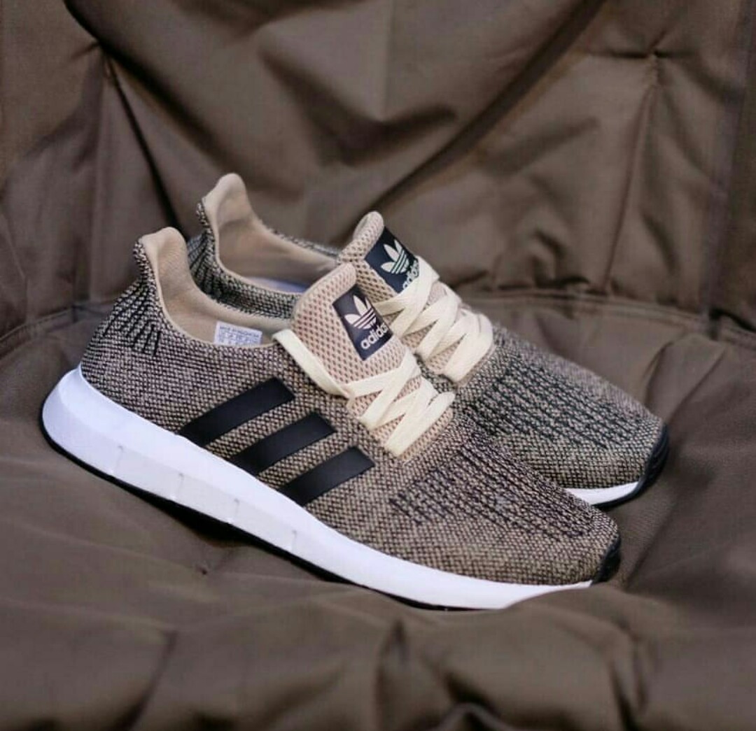 ADIDAS SWIFT RUN RAW GOLD CORE BLACK Fesyen Pria Sepatu di Carousell