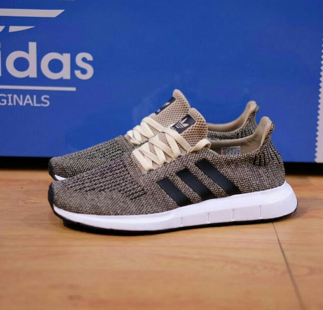 ADIDAS SWIFT RUN RAW GOLD CORE BLACK Fesyen Pria Sepatu di Carousell