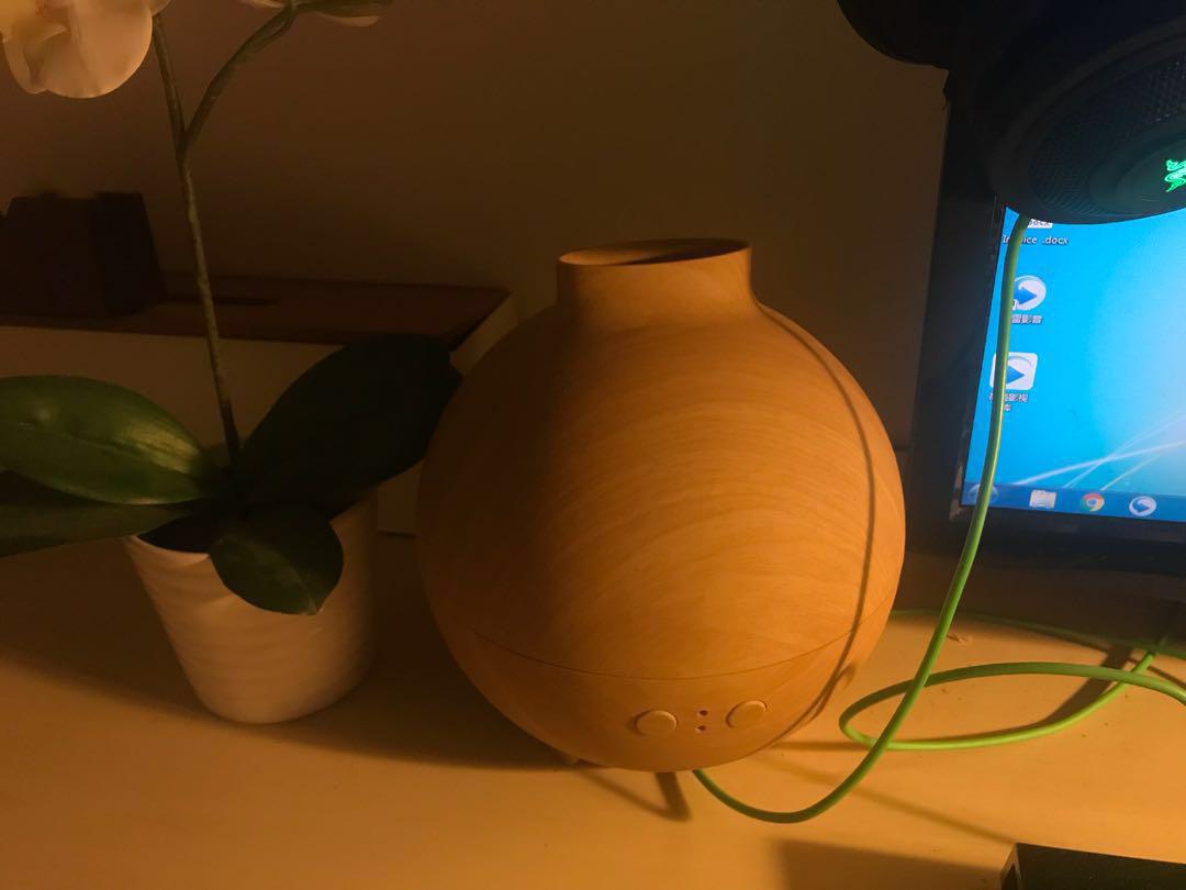 Aroma Diffuser (Category: Home Fragrance) located in Singapore. Submitted by bphouse (Listing ID 176265574, Image 2). Description: Bought it from BHG 6 month ago, costed $98, weekend always out, rarely use hence list for sale Heavy duty, sufficient aroma for living room and big tank to last 8hrs+ Adjustable rate. Low water level warning, Auto cutoff if ignored Night lighting.